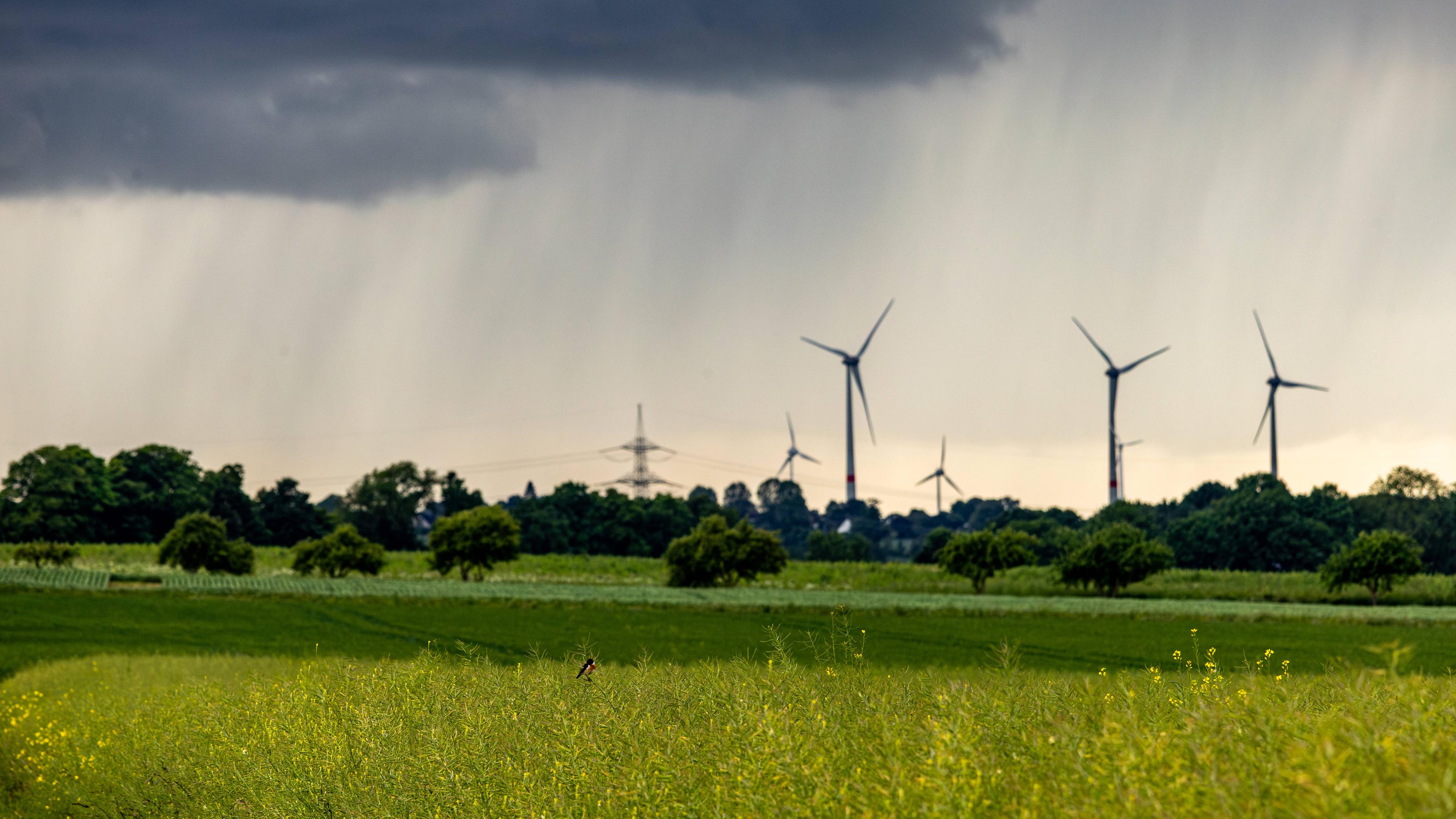 Schauerwetter vom 23.05.2025 über dem Sauerland.
