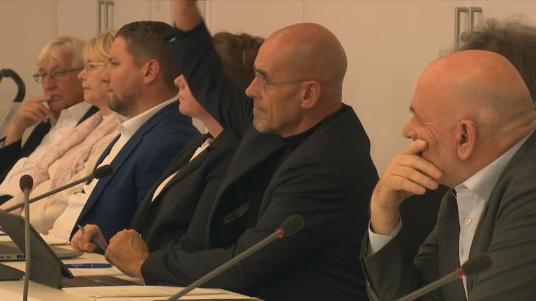 BSW-Politiker bei Abstimmung