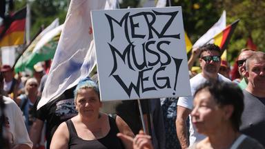 Plauen: Etwa 10.000 Menschen bei Demo gegen Bundesregierung