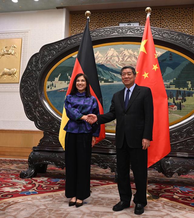 Wirtschaftsministerin Reiche in China