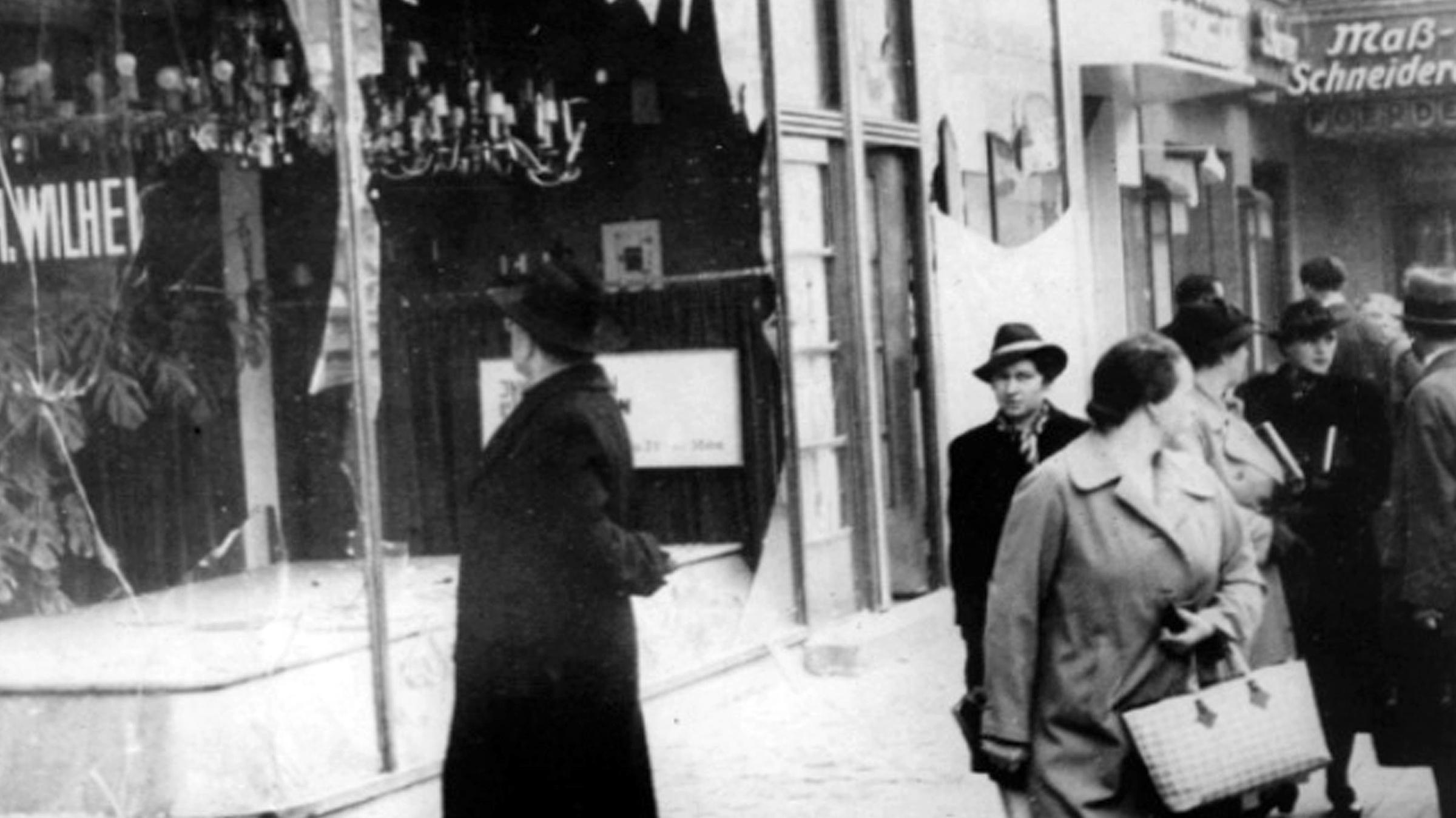 Mehr als 30 000 Menschen werden verhaftet, viele von ihnen in Konzentrationslager verschleppt.  Nach offiziellen Angaben werden 91 Juden ermordet. 