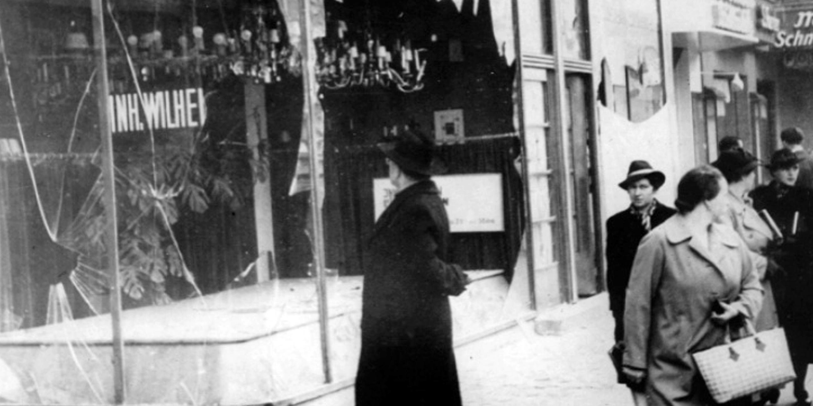 Mehr als 30 000 Menschen werden verhaftet, viele von ihnen in Konzentrationslager verschleppt.  Nach offiziellen Angaben werden 91 Juden ermordet. 