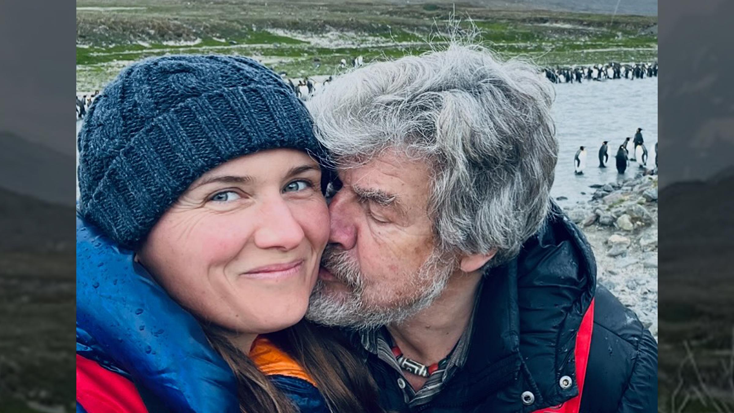 Mit diesem innigen Foto von sich und seiner Frau Diane gibt der Bergsteiger heute einen emotionalen Einblick: “Wir gehen diesen Weg zusammen, Blick nach vorne“, schreibt er dazu. (07.08.2025) 
