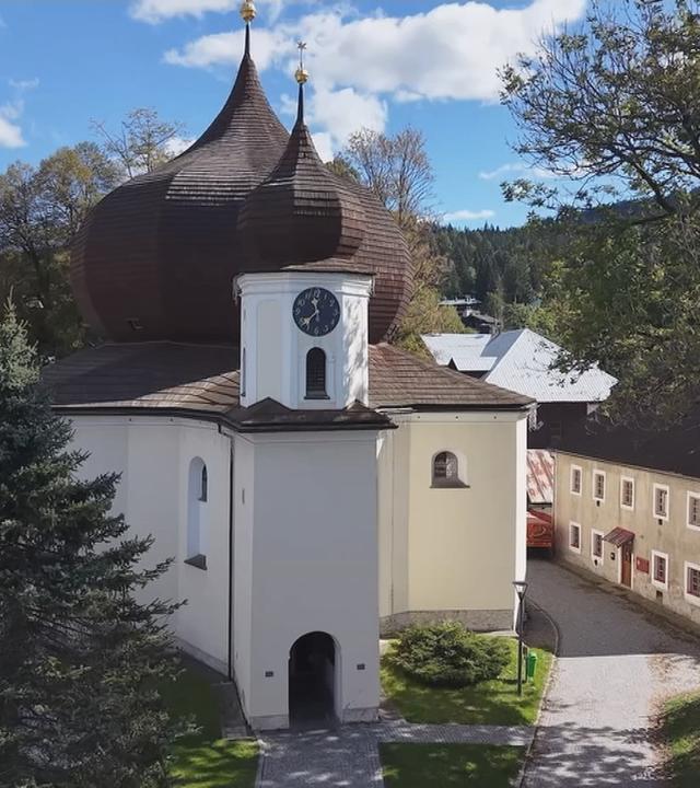 Ein Kriche in einem kleinen Ort