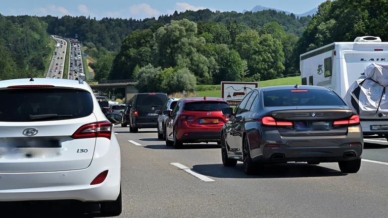 Ab in den Kurz-Urlaub. Reiseverkehr auf der Autobahn A8 München - Salzburg