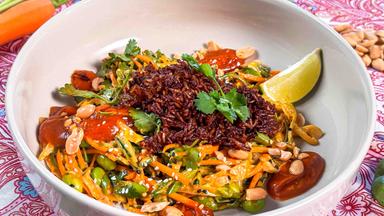 Reissalat mit Edamame und Chili-Mayonnaise