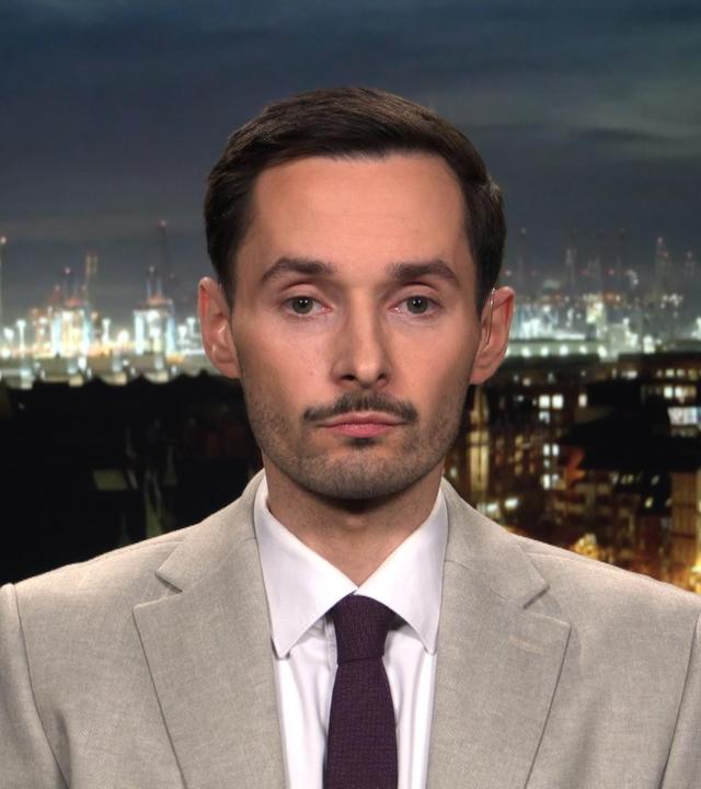 Militäranalyst Hendrik Remmel in Anzug