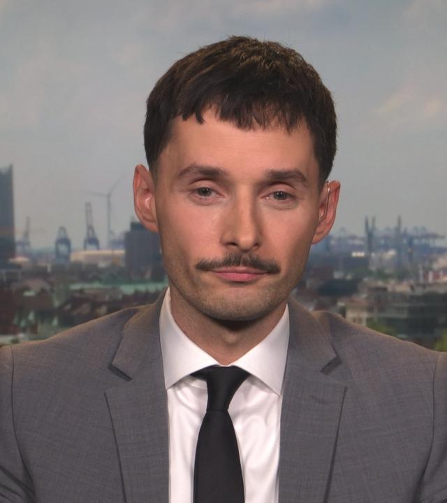 Auf dem Bild ist Militäranalyst Hendrik Remmel zu sehen