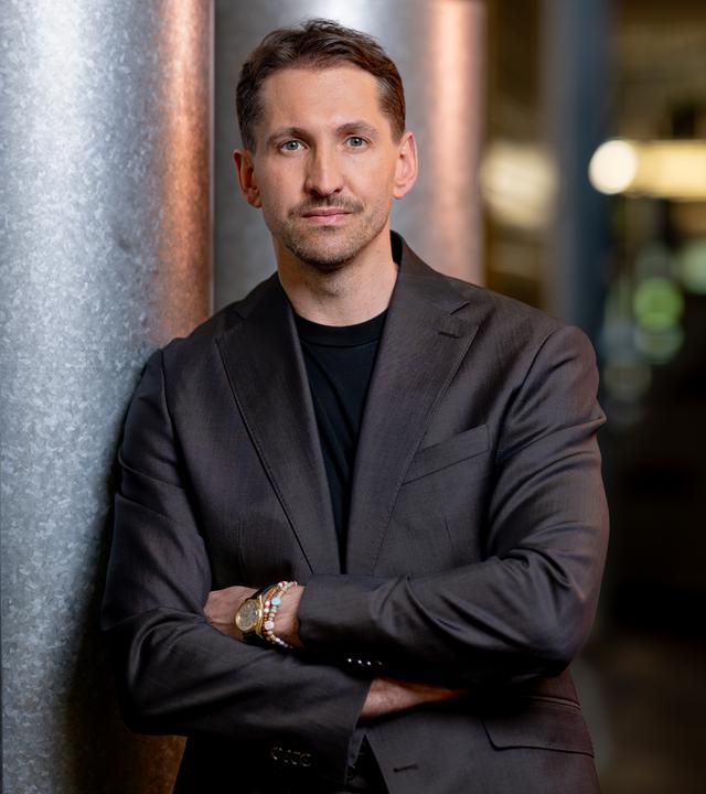 Der ehemalige deutsche Fußballtorwart René Adler im Jahre 2026.