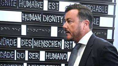 Signa-Gründer René Benko trifft im Parlament ein am 22.05.2024.