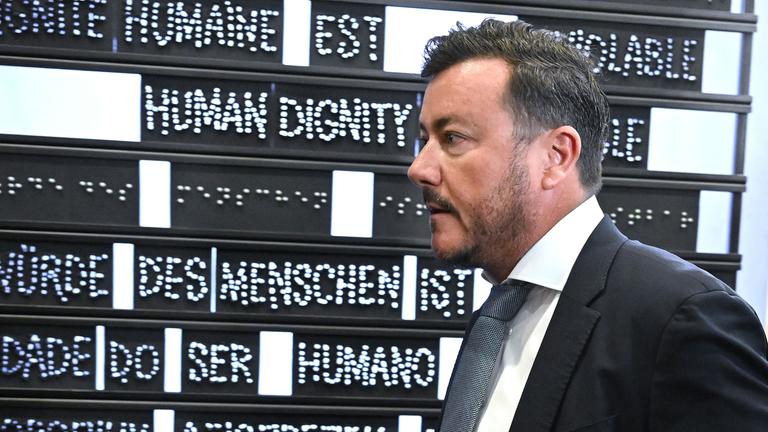 Signa-Gründer René Benko trifft im Parlament ein am 22.05.2024.