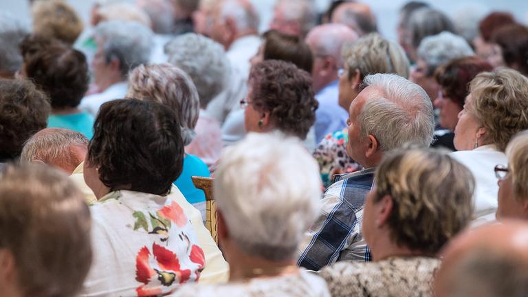 Archiv: Rentner bei einer Veranstaltung, aufgenommen am am 06.06.2015 in Eberswalde (Brandenburg) 