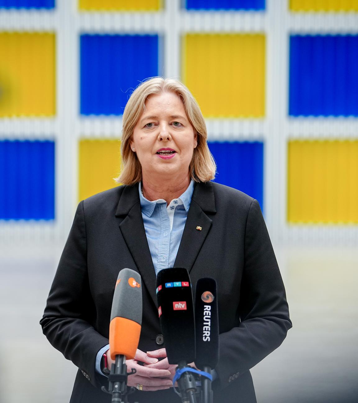 Bärbel Bas (SPD), Bundesministerin für Arbeit und Soziales, gibt in ihrem Ministerium eine Pressekonferenz zum Rentenpaket.