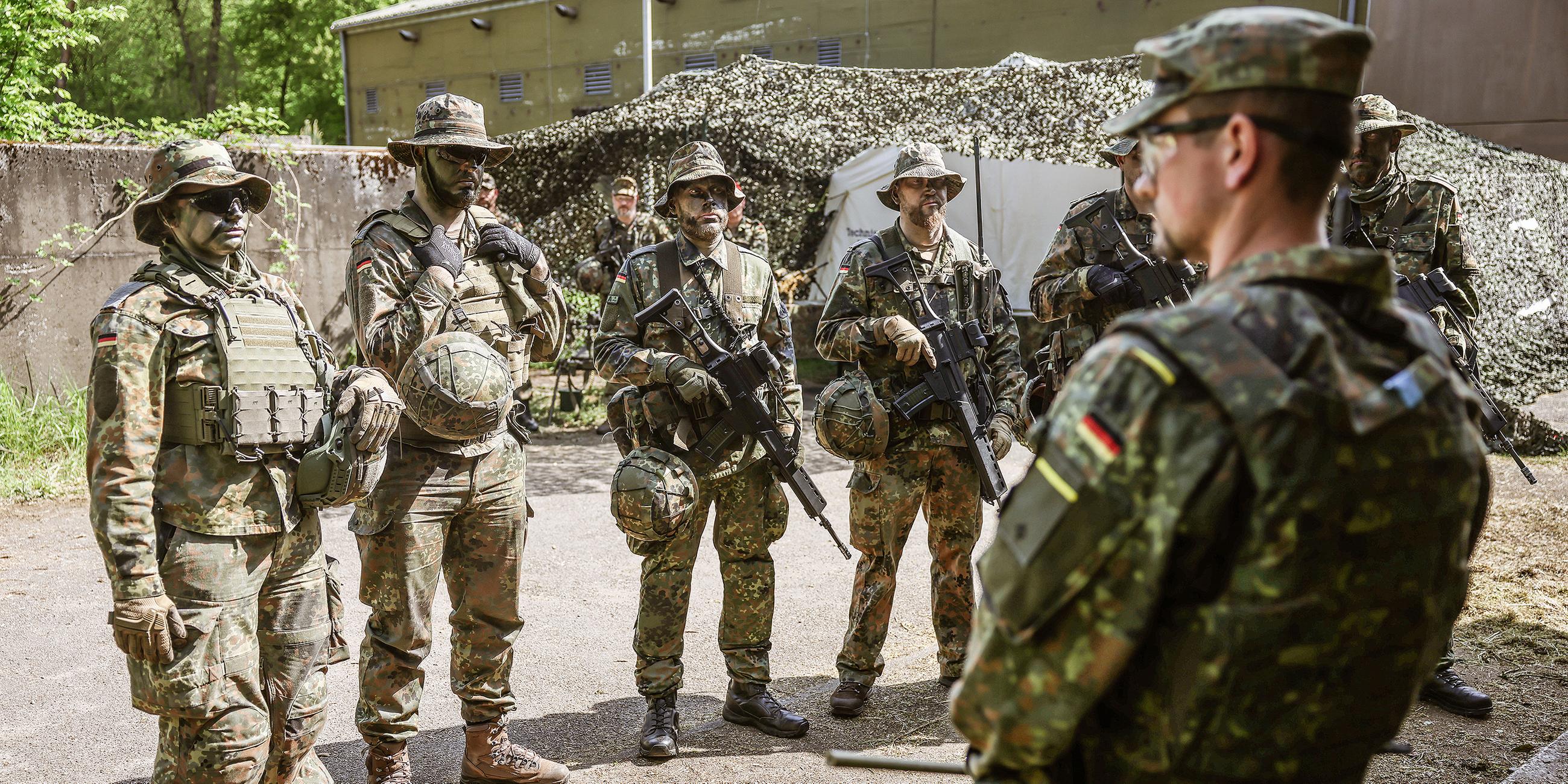 Reservisten bei einer Übung
