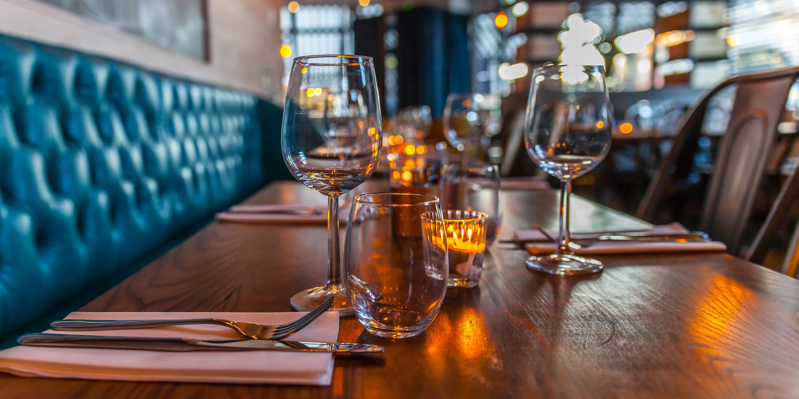 Gedeckter Tisch in einem Restaurant
