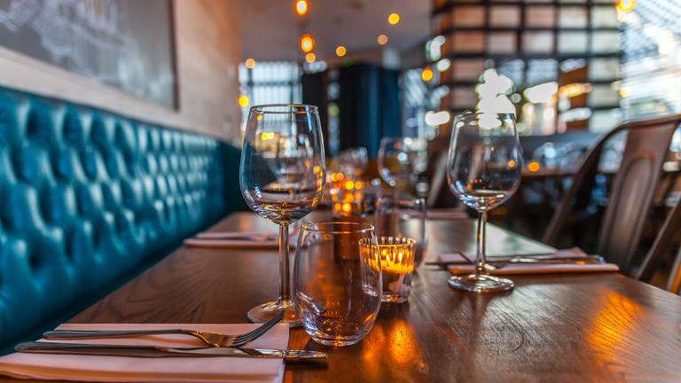 Gedeckter Tisch in einem Restaurant