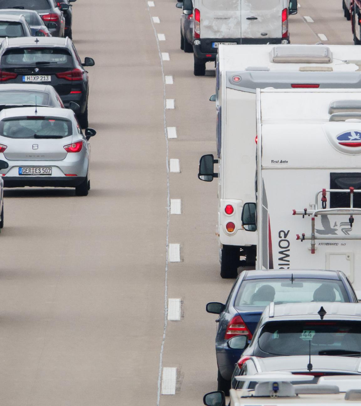Autofahrer missbraucht Rettungsgasse