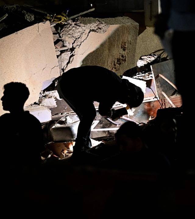 Rettungskräfte im Stadtviertel Altamira nach einem Erdbeben in Caracas