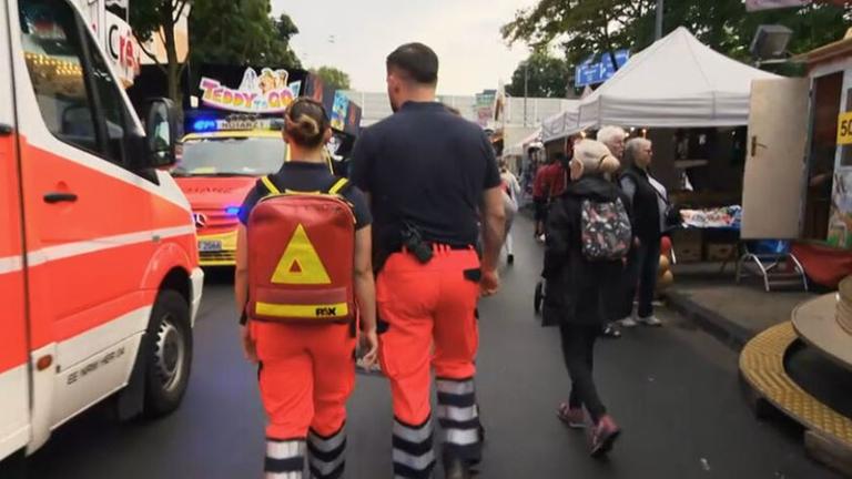 Rettungssanitäter auf der Cranger Kirmes
