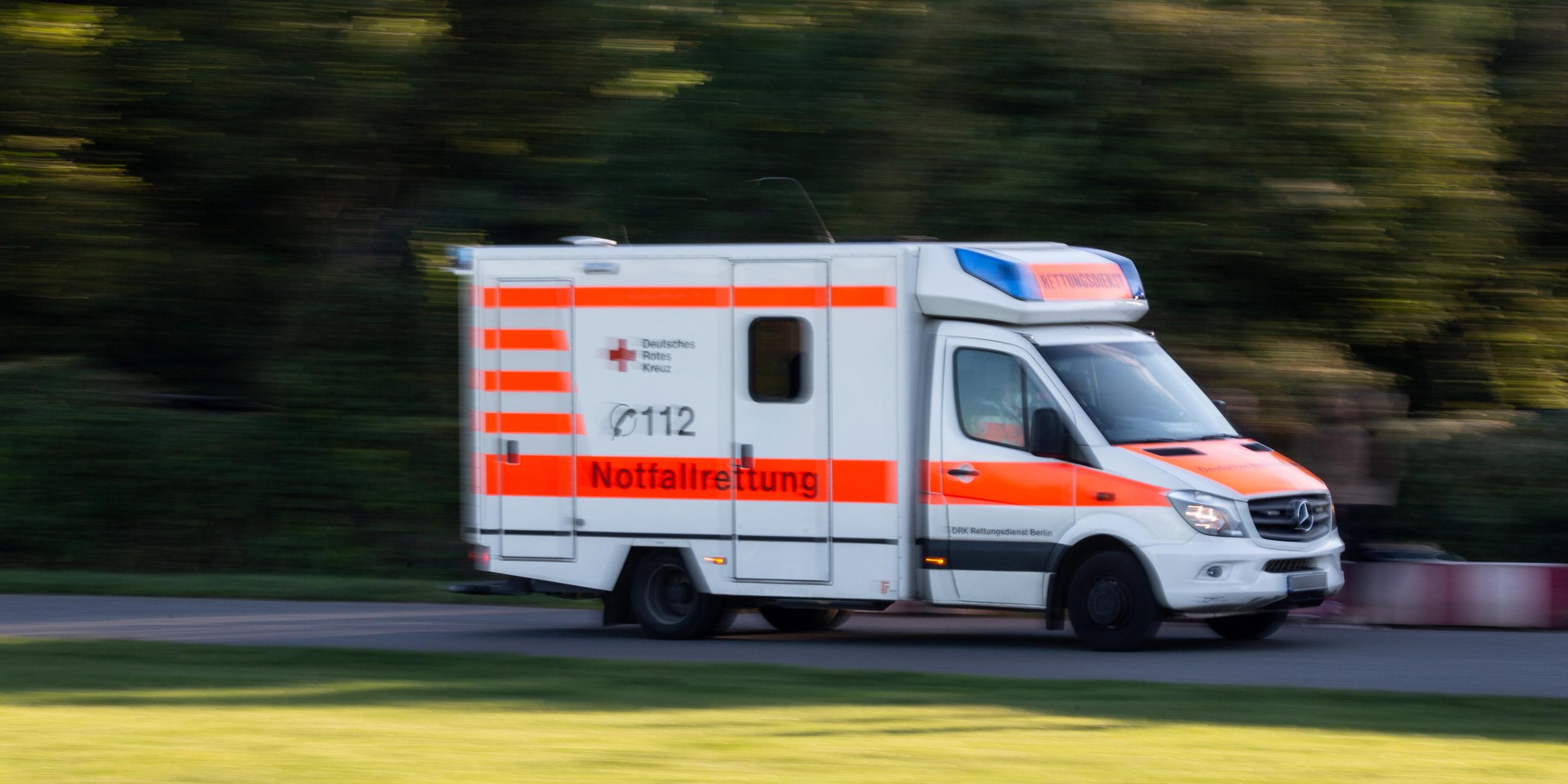 Ein Rettungswagen im Einsatz. (Symbolbild)