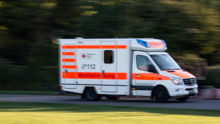 Ein Rettungswagen im Einsatz. (Symbolbild)