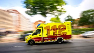 Ein Krankenwagen vor der Notaufnahme vom Klinikum Bremen-Mitte.