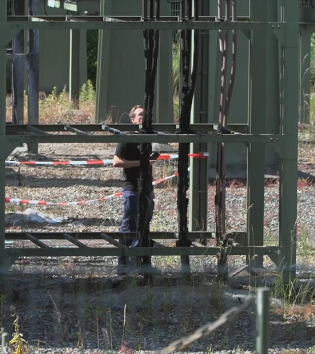 Einsatzkräfte nach Brand im Unspannwerk.