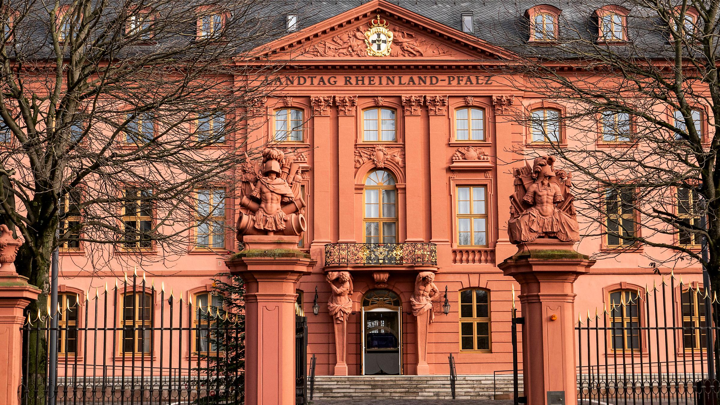 Blick auf den rheinland-pfälzischen Landtag in Mainz