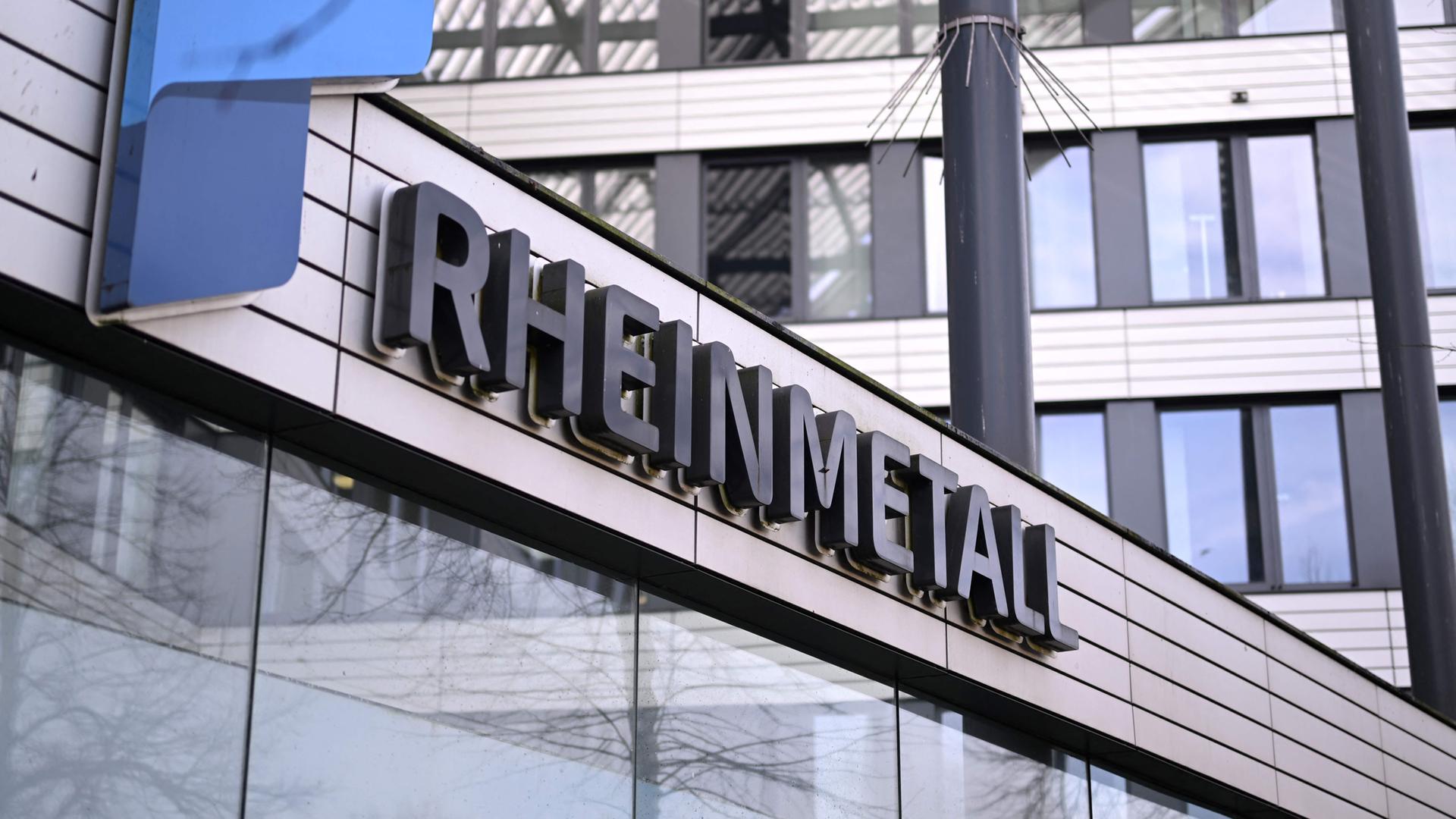 Rheinmetall Logo an der Zentrale in Düsseldorf