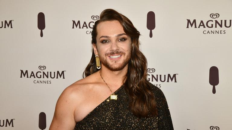 Riccardo Simonetti auf dem roten Teppich bei der Magnum Party in Cannes 2025.