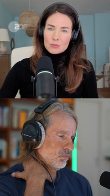 Richard David Precht (unten) spricht mit Krebsforscherin Hanna Heikenwälder.