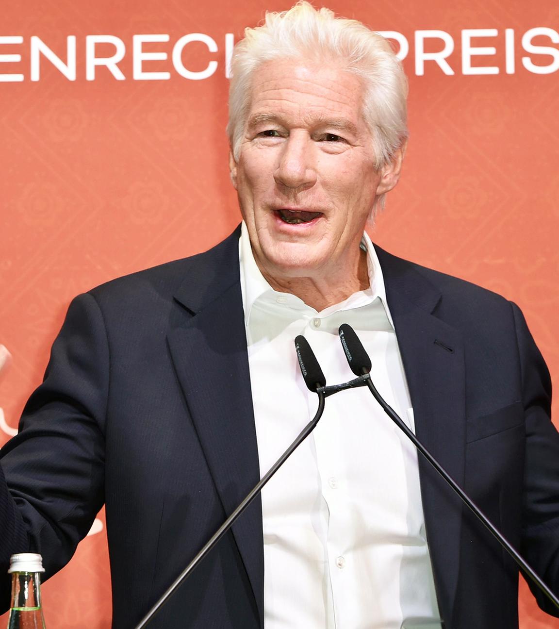 Der US-Schauspieler Richard Gere bei der Premiere der Doko "Weisheit des Glücks".