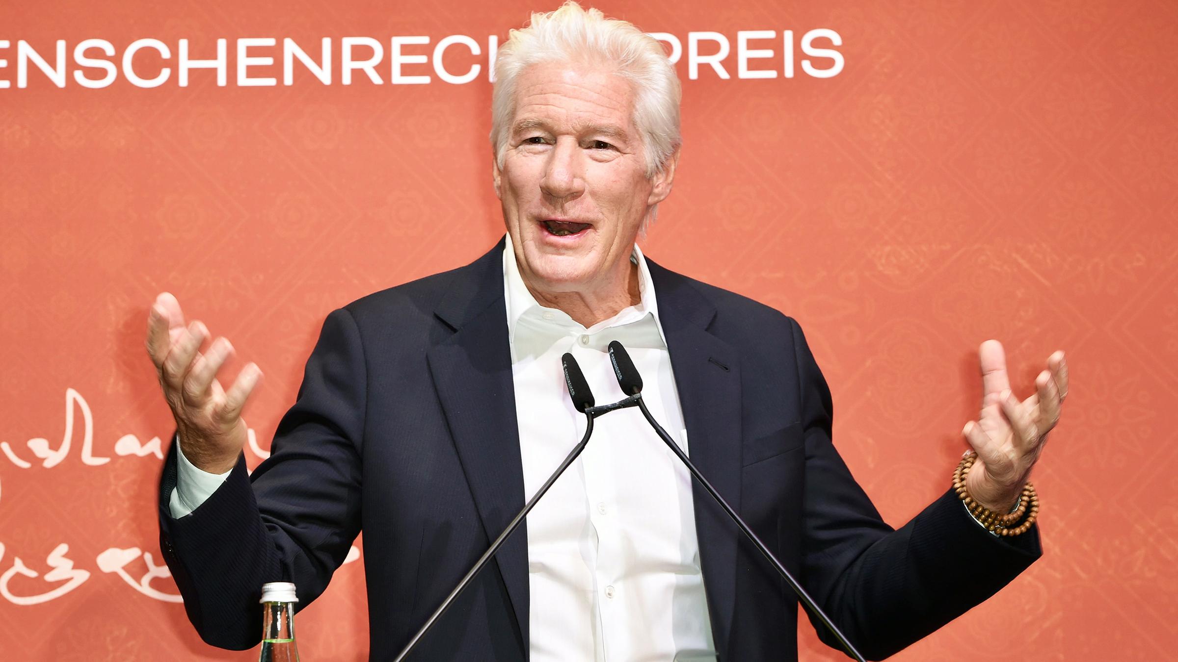Der US-Schauspieler Richard Gere bei der Premiere der Doko "Weisheit des Glücks".