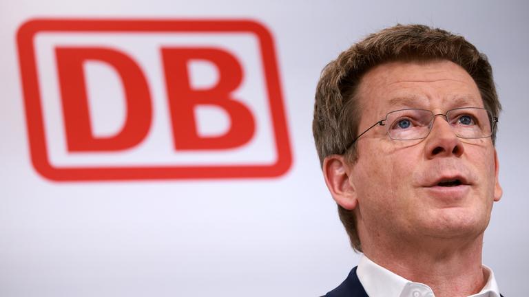 Richard Lutz bei der Bilanzpressekonferenz der Deutschen Bahn AG
