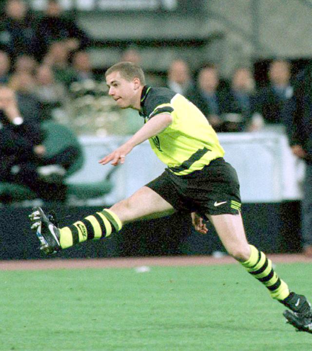 Lars Ricken schießt am 28.05.1997 im Münchner Olympiastadion gegen Juventus Turin das Tor zum 3:1 für Borussia Dortmund im Finale der Champions League