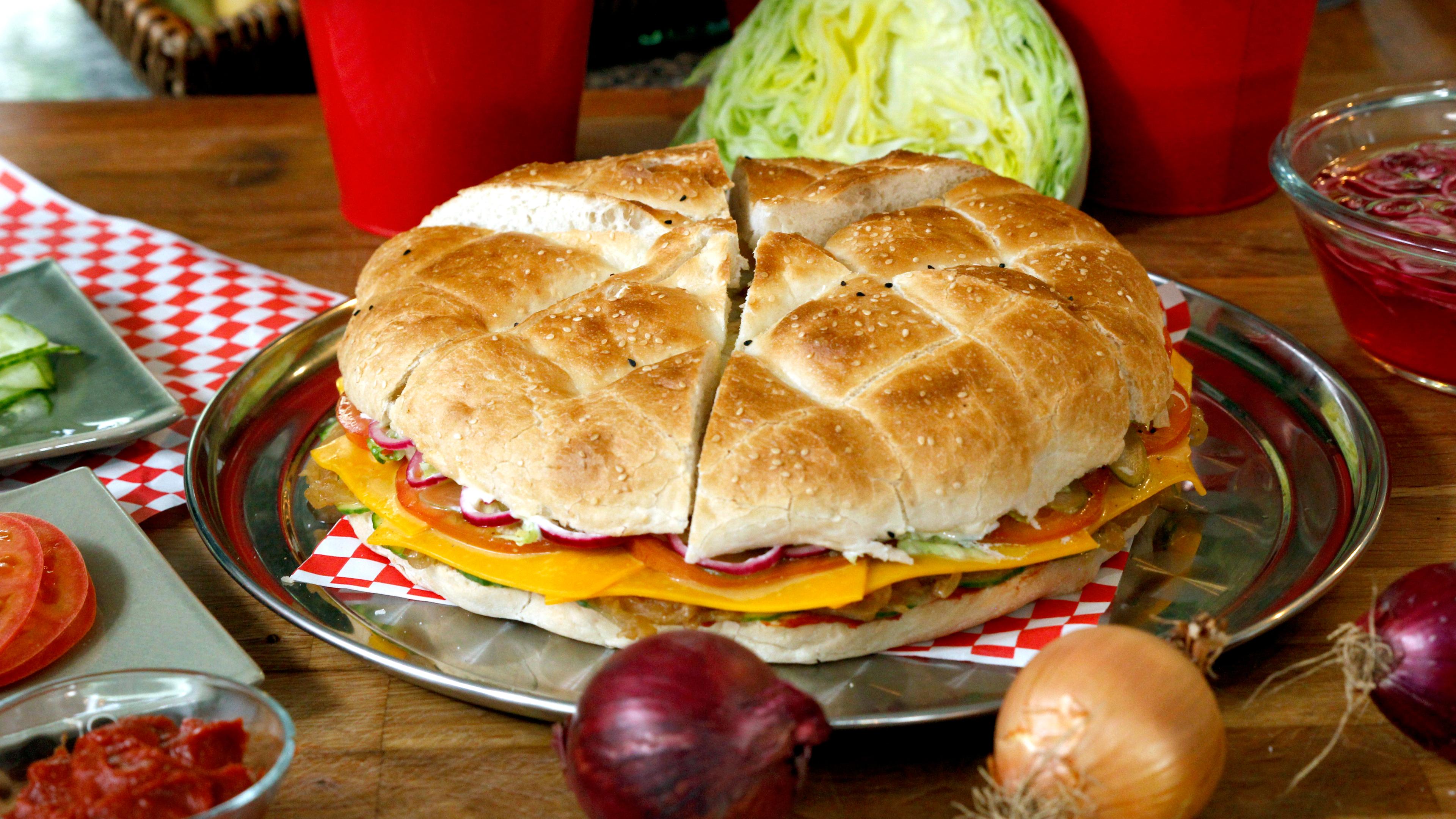 Marios Riesen-Salat-Burger