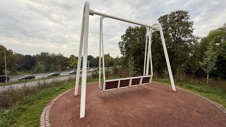 Riesenschaukel mit Blick auf B3