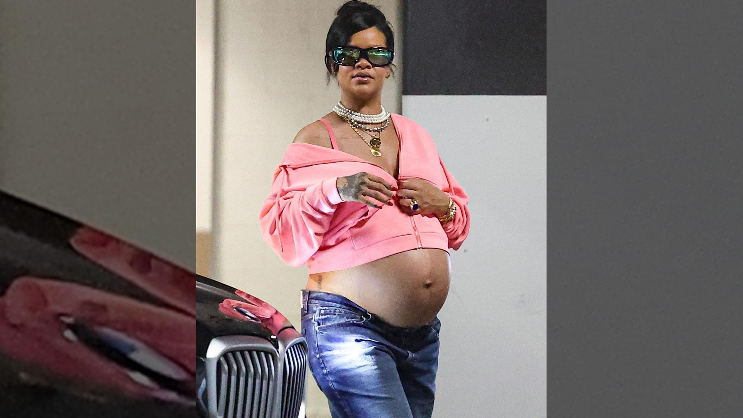 Rihanna: Babybauch in pink