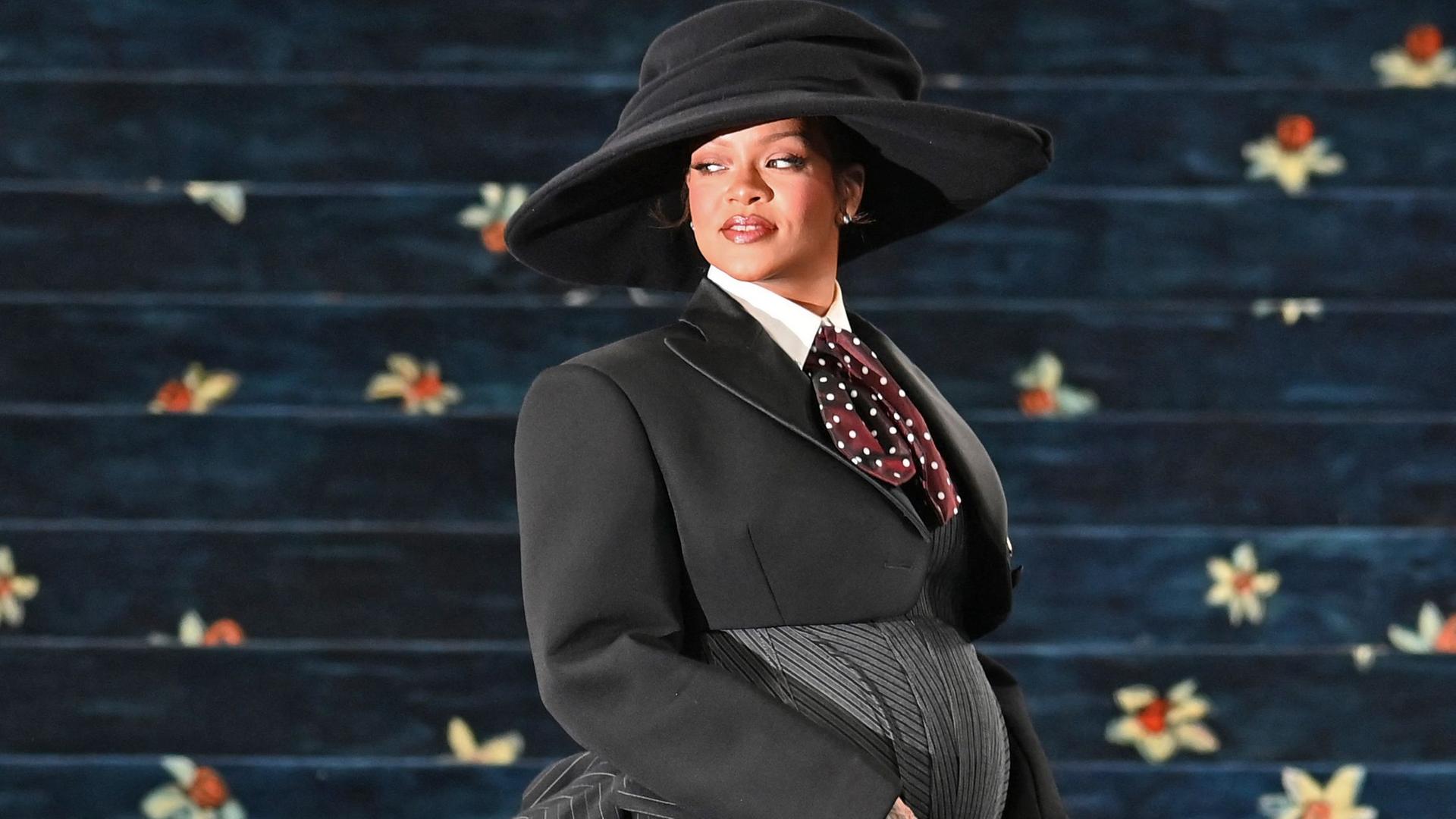 Rihanna erwartet ihr drittes Kind mit A$AP Rocky, der bei der Met Gala 2025 auch Co-Vorsitzender des Mode-Events ist. 