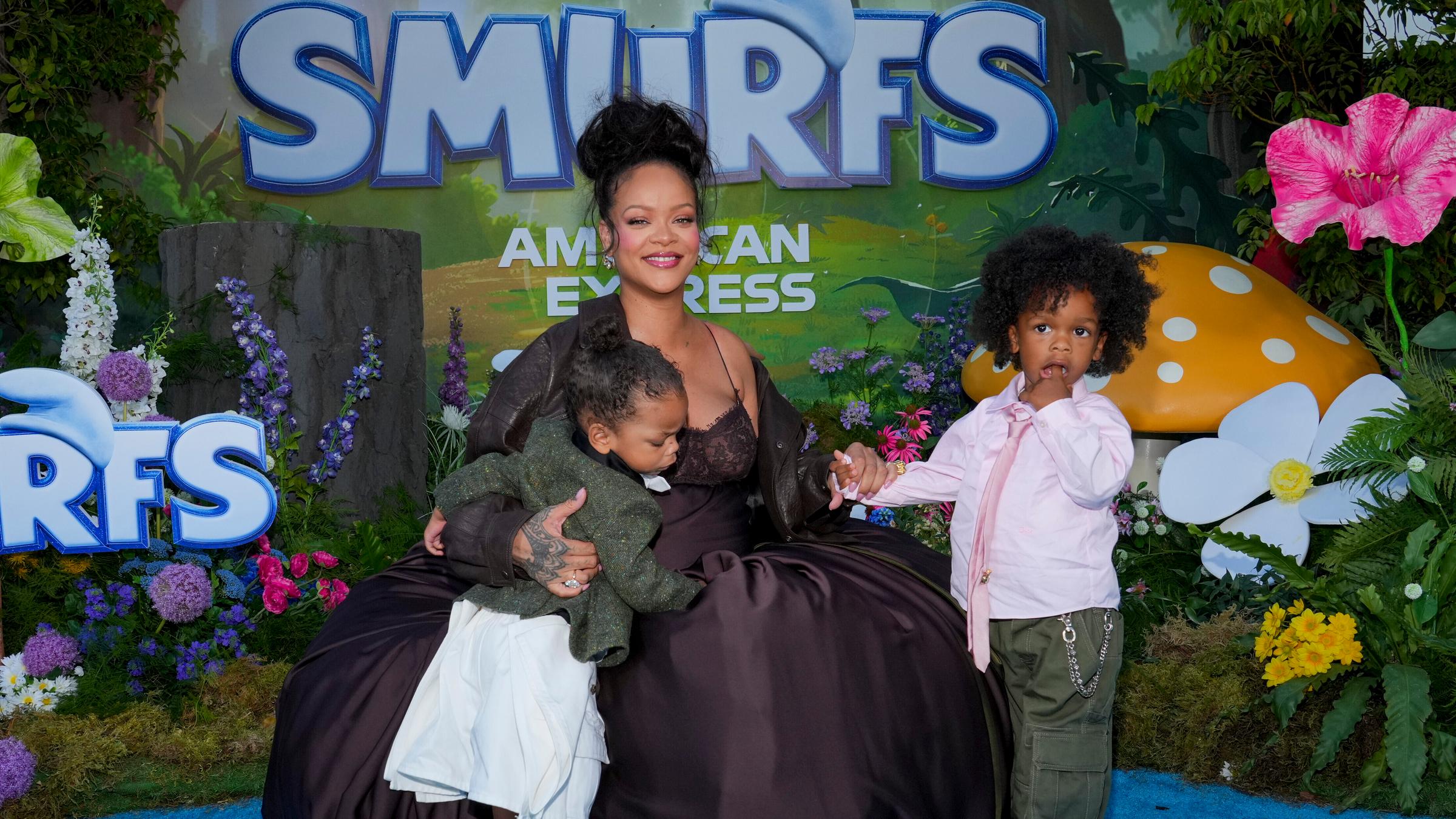 Riot Rose Mayers, Rihanna und RZA Athelston Mayers kommen am 13. 7. 2025, zur Premiere von „Die Schlümpfe“ in den Paramount Studios in Los Angeles.