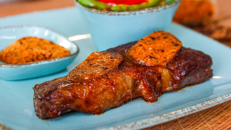Rindersteak mit feuriger Aromabutter