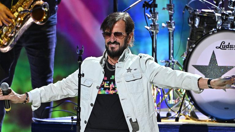 Ringo Starr der ehemalige Schlagzeuger der Beatles bei einem Auftritt mit seiner Band Ringo Starr & All-Starr Band am 20. Juni 2025.