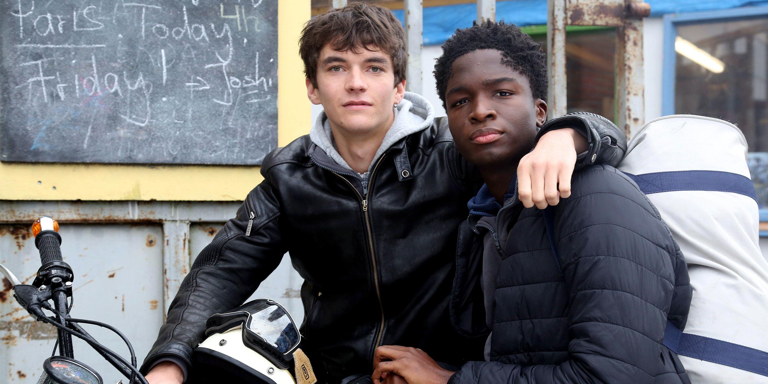 "Roads" mit Fionn Whitehead und Stéphane Bak