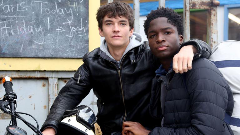 "Roads" mit Fionn Whitehead und Stéphane Bak