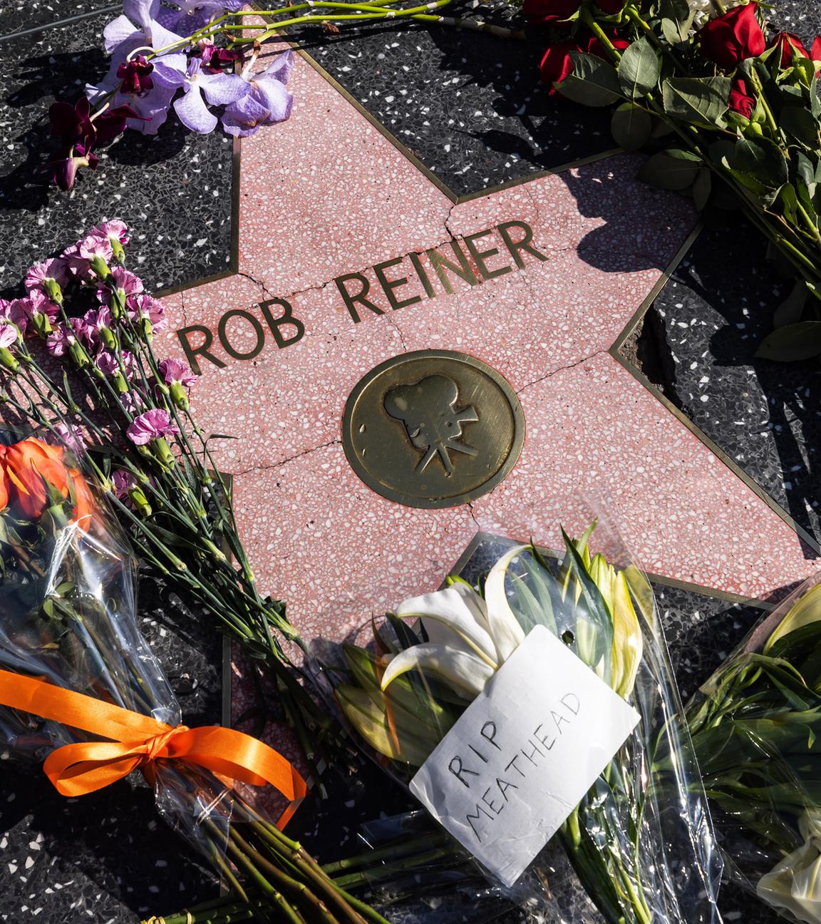Rob Reiners Stern auf dem Hollywood Walk of Fame mit Blumen und einem Kranz in Los Angeles, Kalifornien, USA