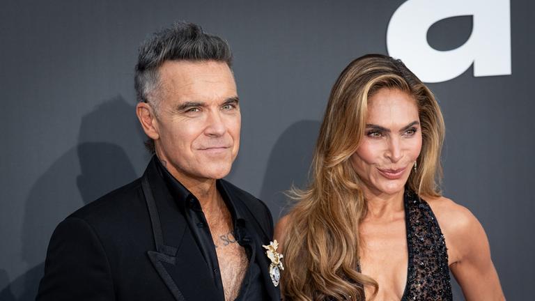 Robbie Williams und seine Ehefrau Ayda bei einer Gala