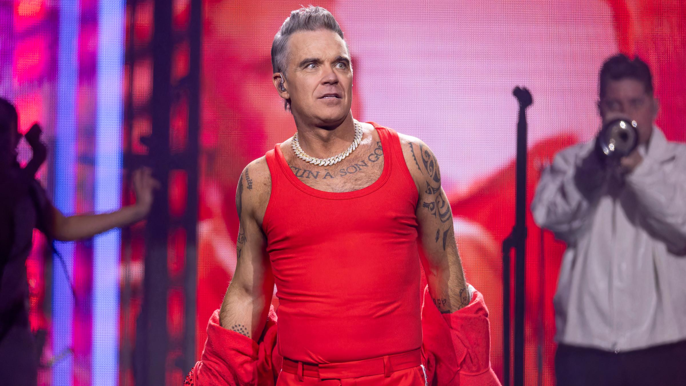 Robbie Williams tritt am 10. Juni 2025 bei Co-Op Live in Manchester, England auf.