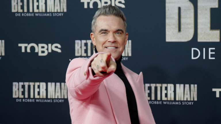 Robbie Williams bei der Premiere seiner neuen Filmbiografie in Köln