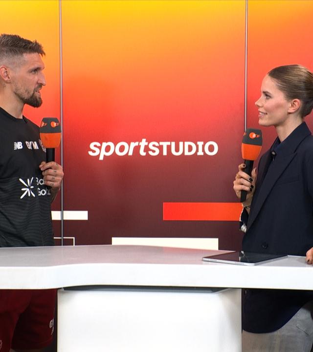 Leverkusens Mittelfeldspieler Robert Andrich nach dem Spiel gegen Leipzig im ZDF-Interview mit Lili Engels