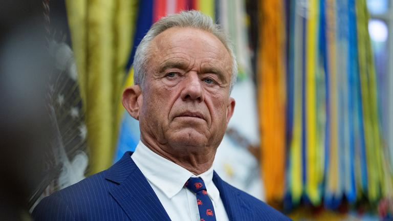 Der US-Gesundheitsminister Robert F. Kennedy Jr. im Oval Office des Weißen Hauses in Washington, DC, USA, am 29.01.2026.